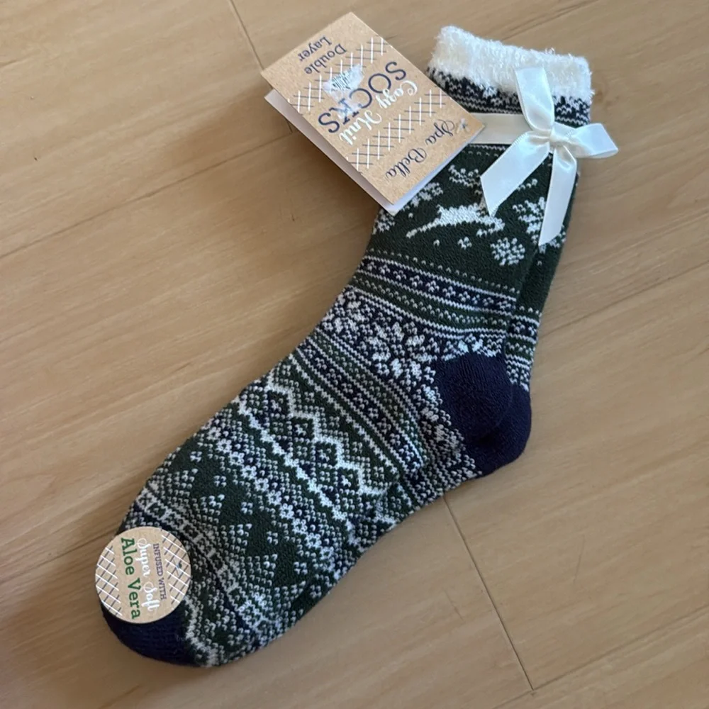 NWT BUNDLE OF FUZZY WARM HOLIDAY CHRISTMAS WINTER SOCKS FOR ADULTS & CHILDREN